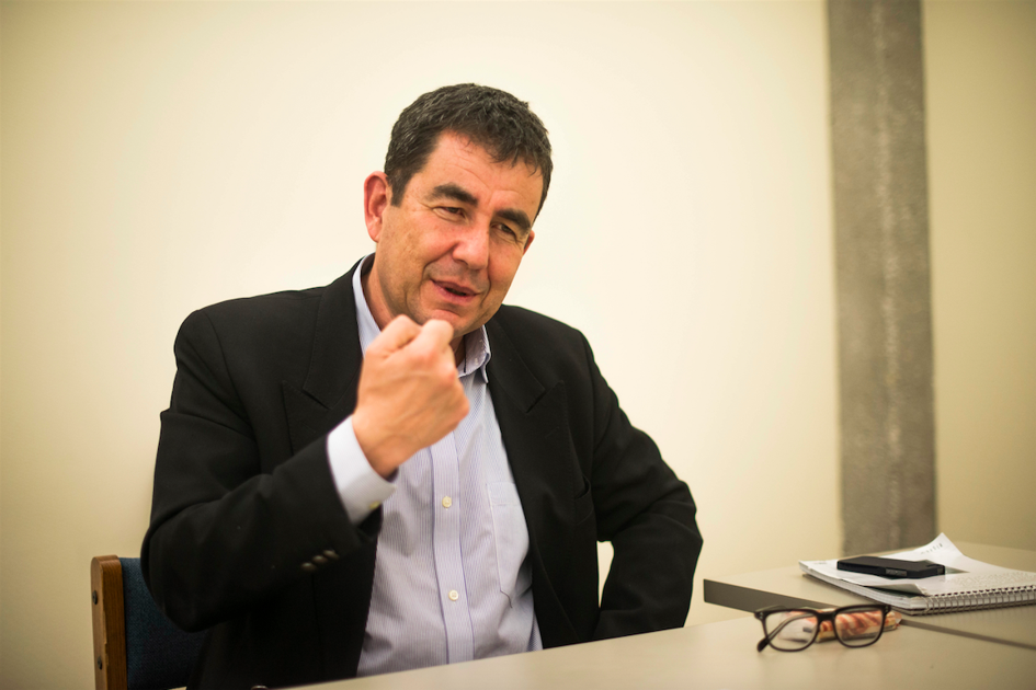 Israeli journalist, New York Times bestselling author urges youth to