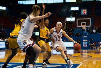 Ku Women S Basketball Rebounds From First Loss Of The Season Sports Kansan Com