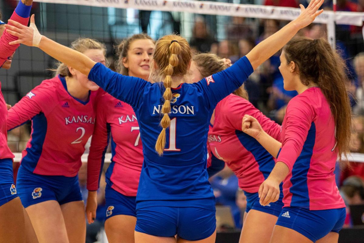 Two Jayhawks Lead The Way For Kansas Volleyball In Sweep Over Horned Frogs Sports Kansan Com