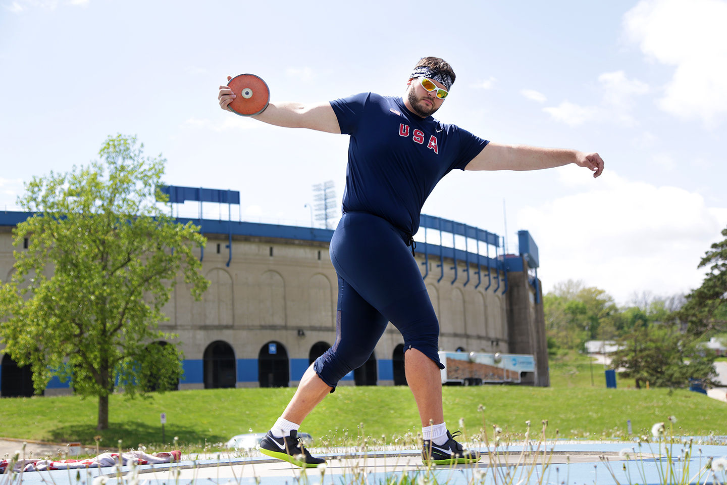 how heavy is a shot put ball in the olympics