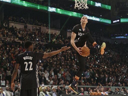 Zach lavine slam store dunk