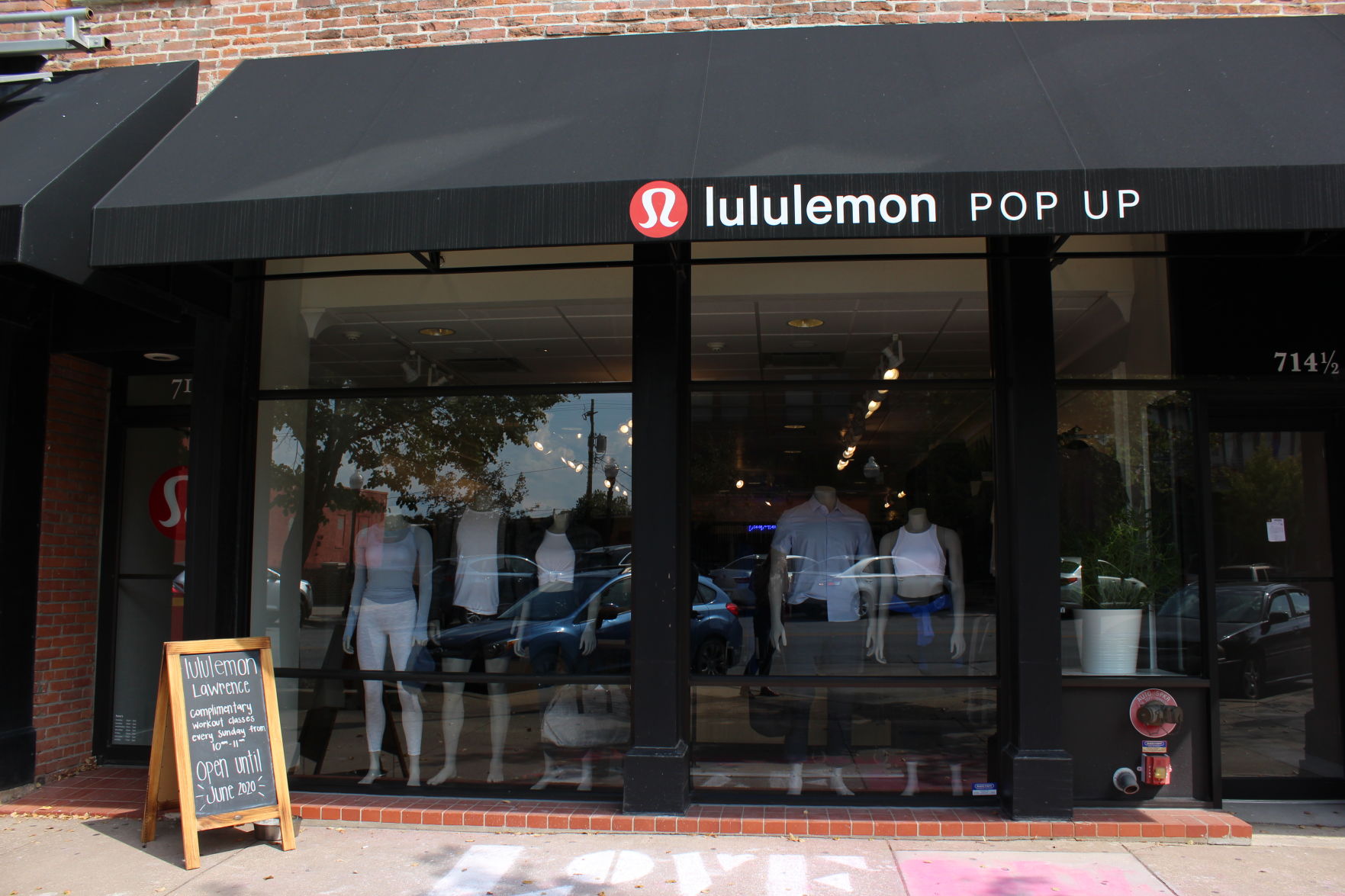 pop up lululemon