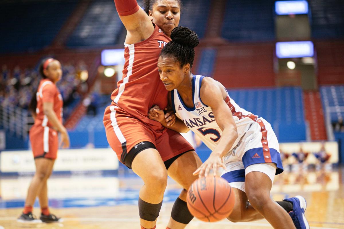 Ku Women S Basketball Turnovers Lead To Lopsided Affair In Waco Sports Kansan Com