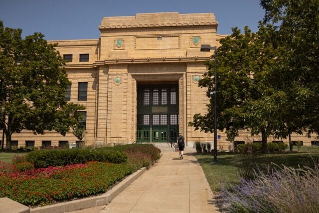 KU faculty send out vote of confidence in chancellor and CFO | News ...