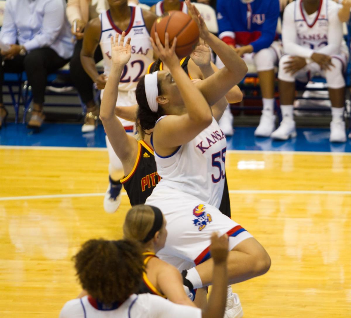 Women S Basketball S Tyler Johnson Sara Boric Continue Battle For