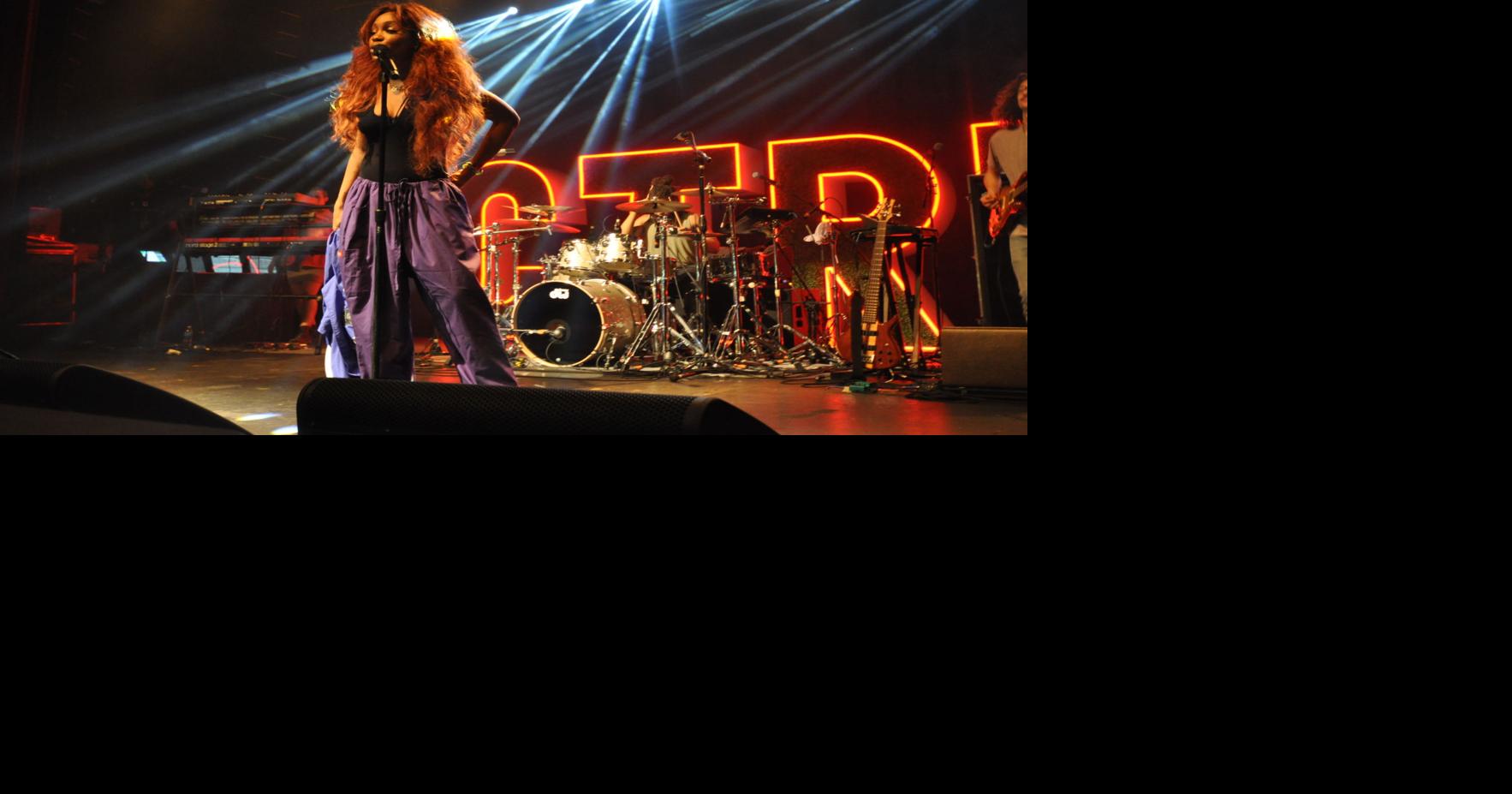 R&B artist SZA dazzles at Uptown Theater | Arts & Culture | kansan.com