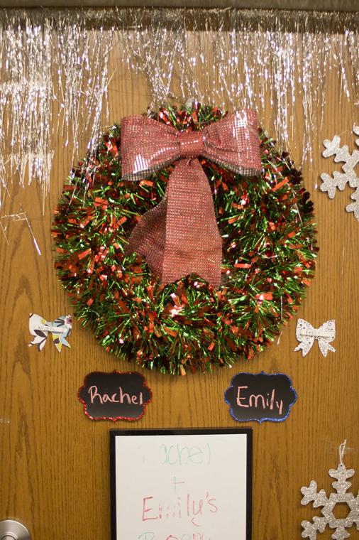 10 Ways To Make Your Dorm Room Festive For Christmas Her