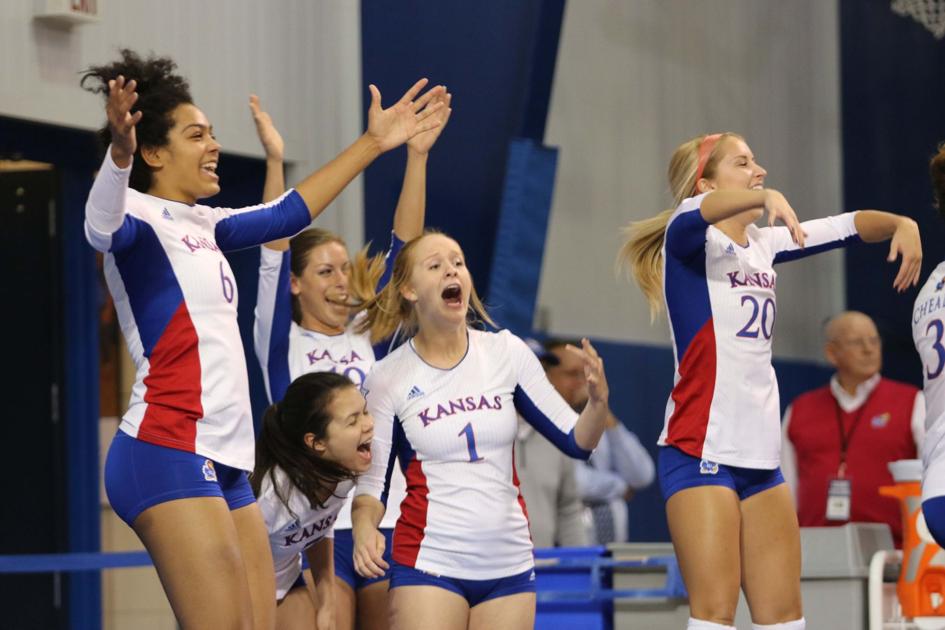 Despite trailing in lifetime series, Kansas volleyball dominated Kansas