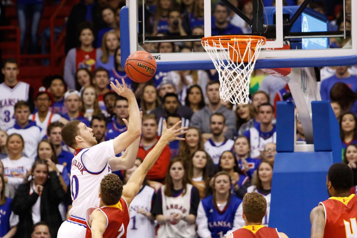 Kansas Basketball Explosive And Unselfish In Win Over Pittsburg