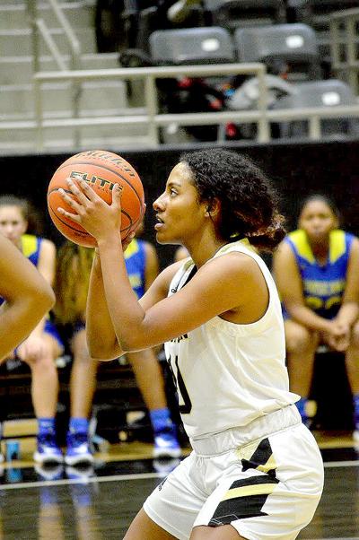 Kaufman defeats Corsicana