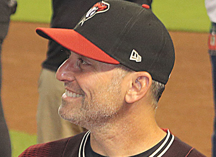 D-backs exercise '23 option for manager Torey Lovullo