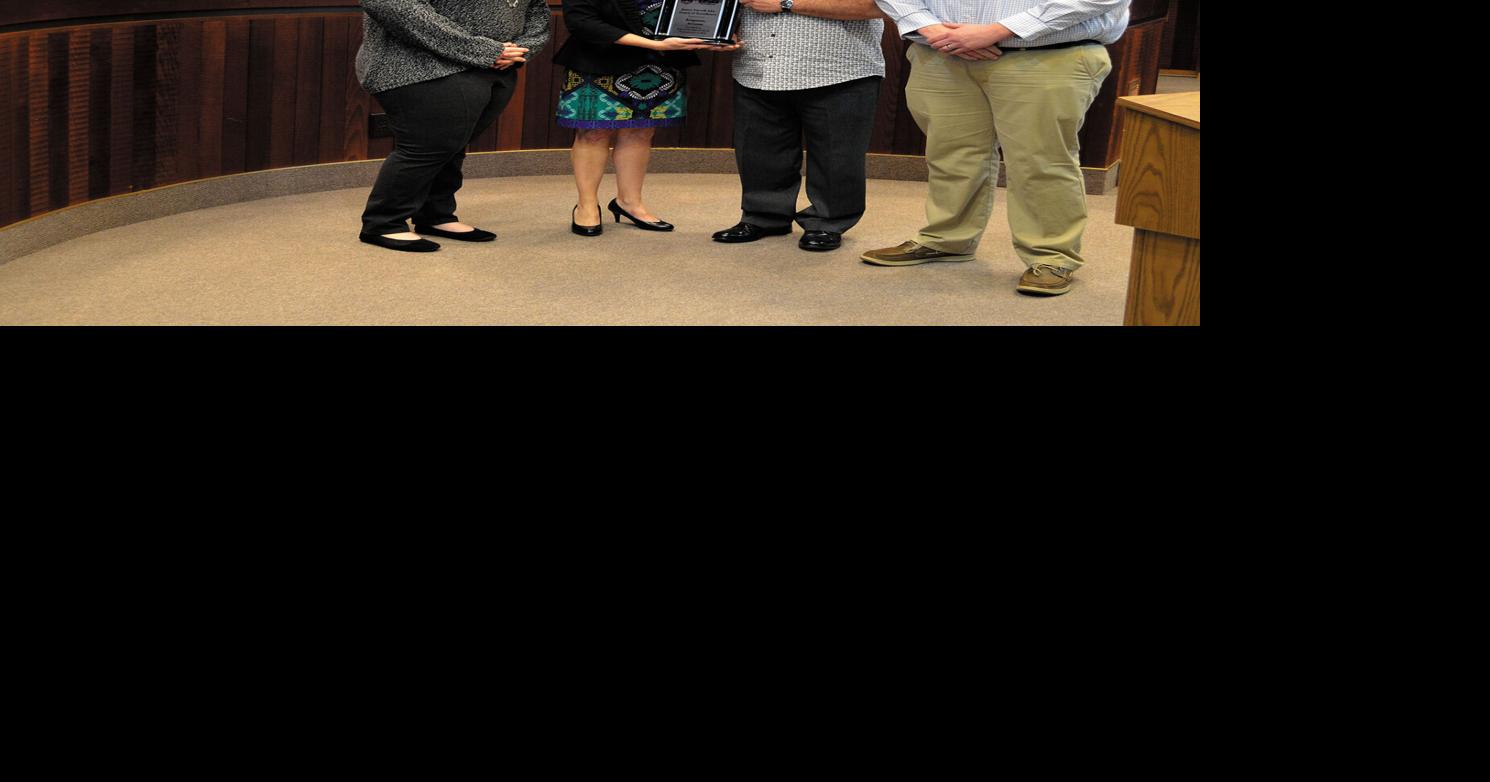 Softball association gives Kingman Parks & Rec award of excellence