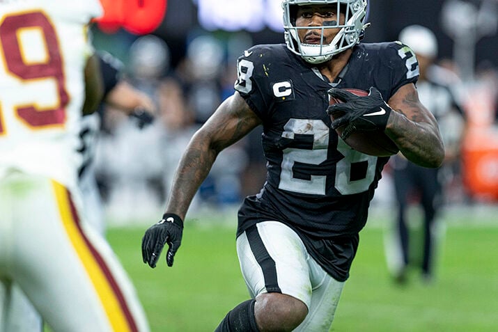 Jacobs, defense lead Raiders to 1st win, 32-23 over Broncos - The