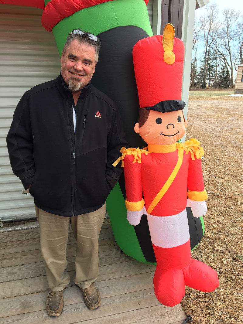 Gibbon man sets up 100 holiday inflatables for half-acre Christmas display