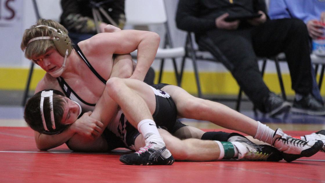 Axtell’s Dustin Klingsporn wins 150th career match