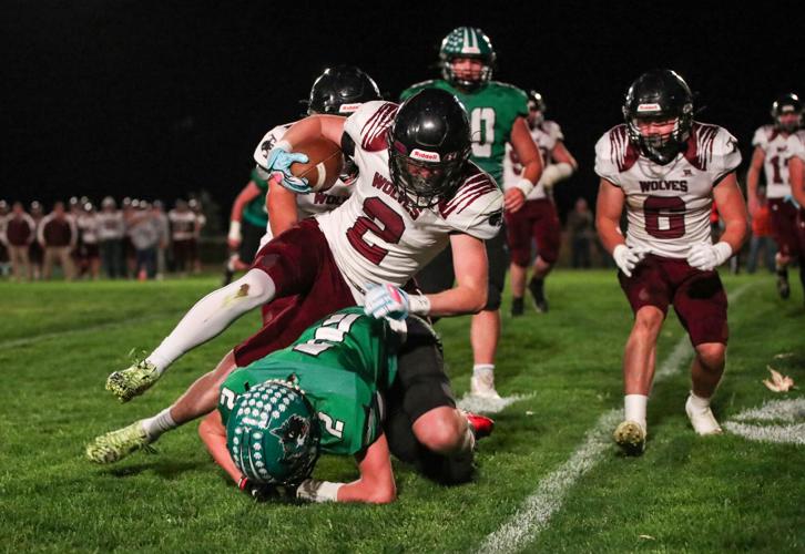 Twin Loup shocks topseeded Loomis in playoff opener
