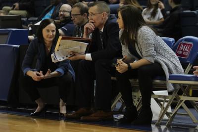 Unk Women S Basketball Coach Carrie Eighmey Challenged To Put All