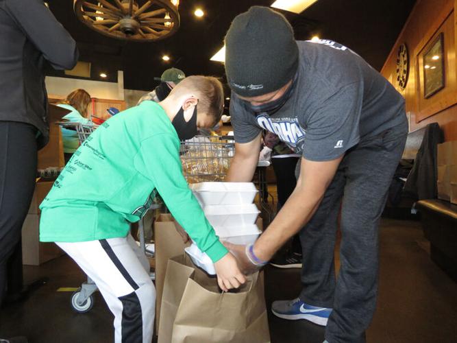 2,750 Thanksgiving dinners served by Hot Meals USA