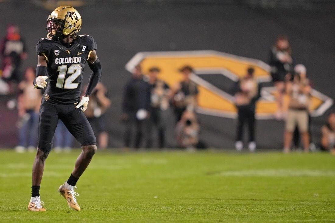 Injured receiver/defensive back Travis Hunter helps Colorado by lending his  expertise as a coach