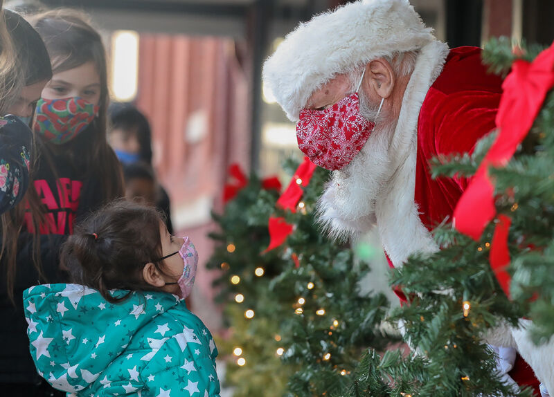 Kearney Christmas Walk 2022 Photos: Downtown Christmas Walk On The Bricks 2020 | Gallery |  Kearneyhub.com