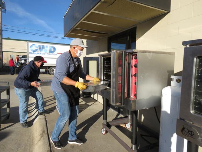 2,750 Thanksgiving dinners served by Hot Meals USA