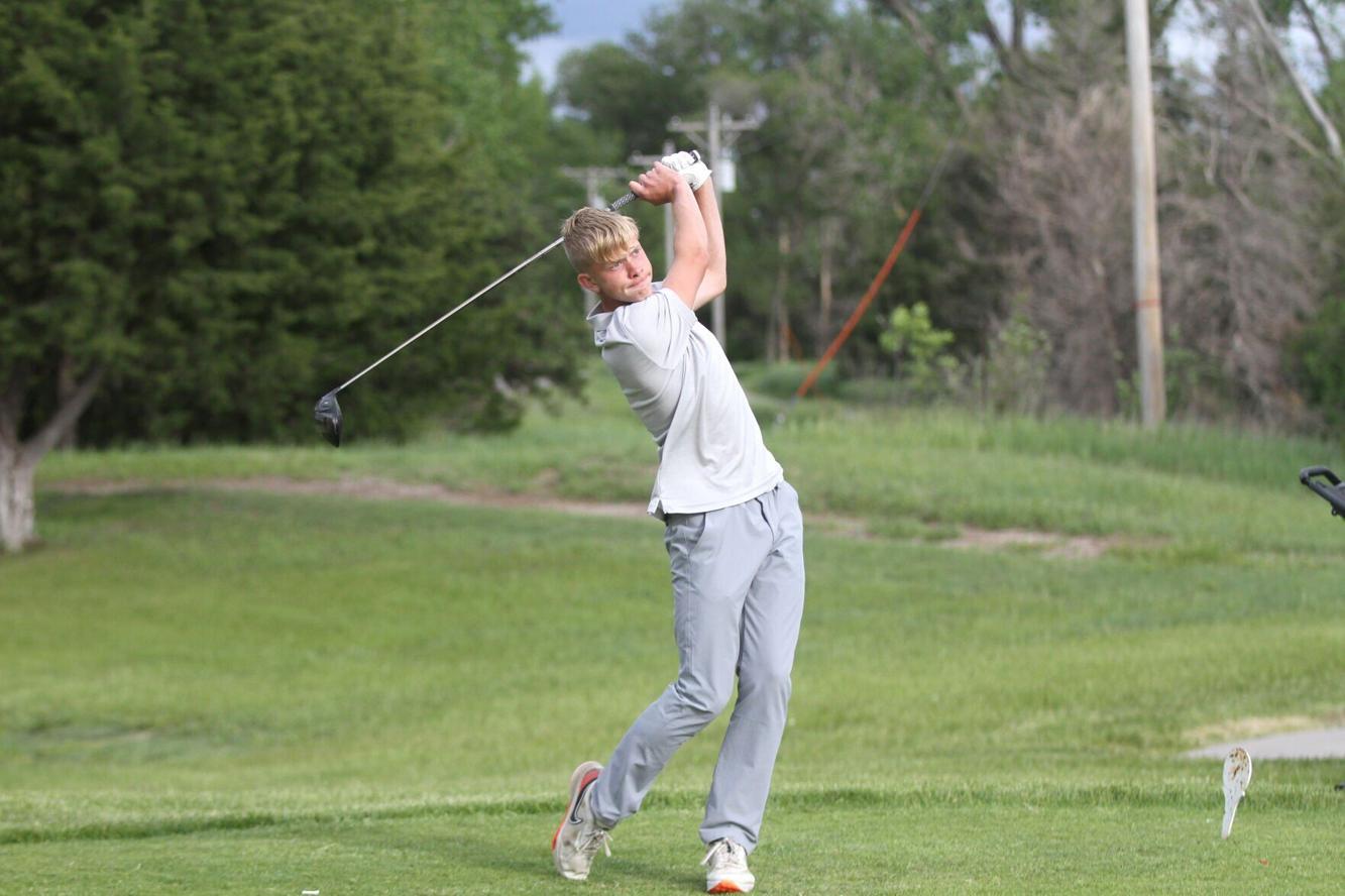 Overton leads, Loomis third in Class D state golf tournament