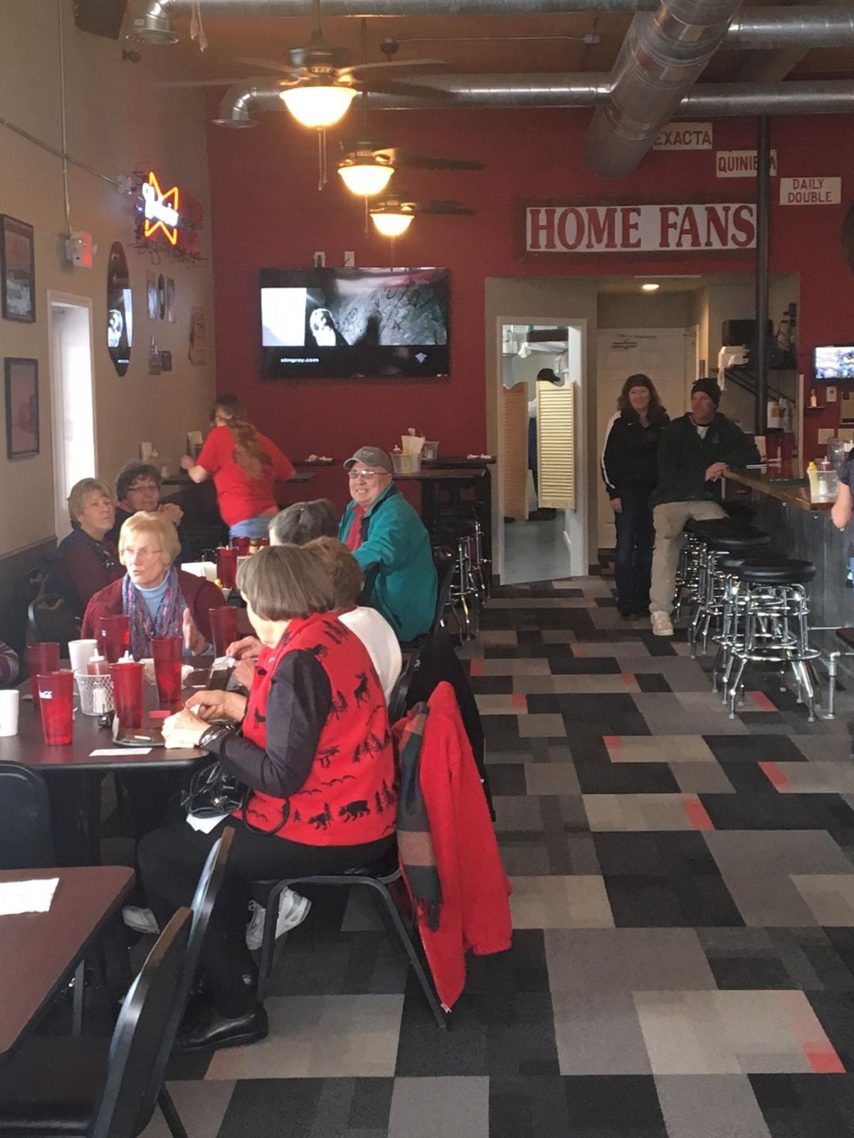 A Legends Begins In Broken Bow Business Kearneyhub Diners At Legends Neighborhood Grill In Broken Bow