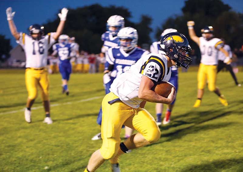 No. 6 Elm Creek hangs to win against pesky Arapahoe