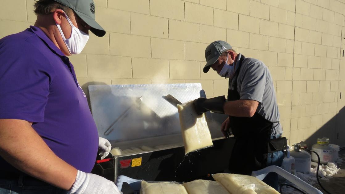 Volunteers cook, package, deliver thousands of Christmas Day dinners | Local News Volunteers cook, package, deliver thousands of Christmas Day dinners | Local News