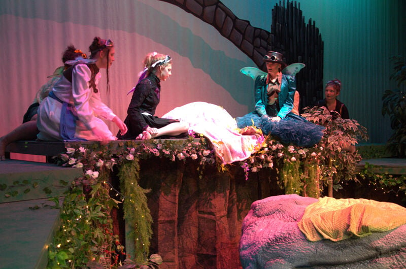 Kearney High thespians present live, live stream of 'Midsummer Night's  Dream'