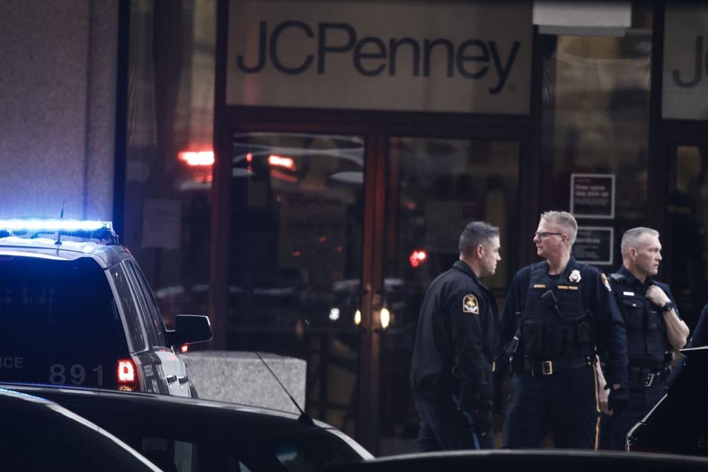 one man in custody after omaha officer