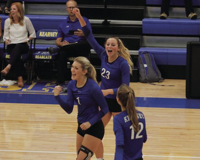 Kearney cruises past Holdrege in three straight sets