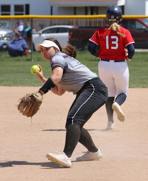 Schutte throws to first