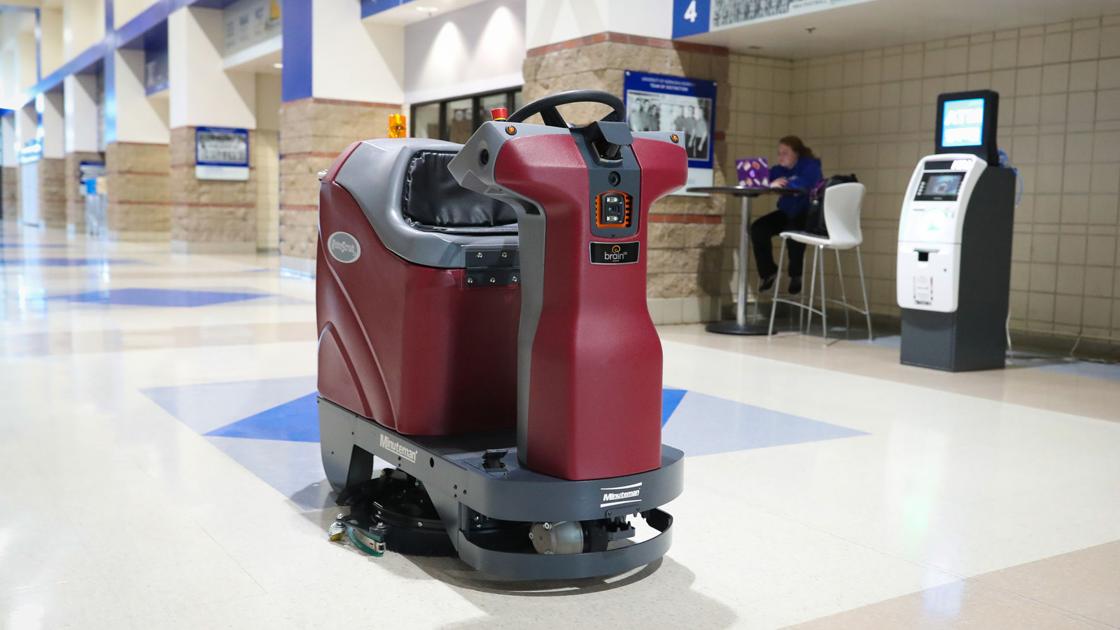 Robotic scrubber keeps UNK floors clean | Local News | kearneyhub.com