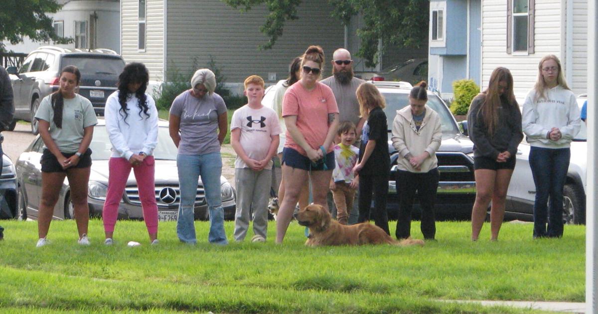 'Took my breath away' — Elm Creek, nearby communities unite at vigil for 3 injured teens