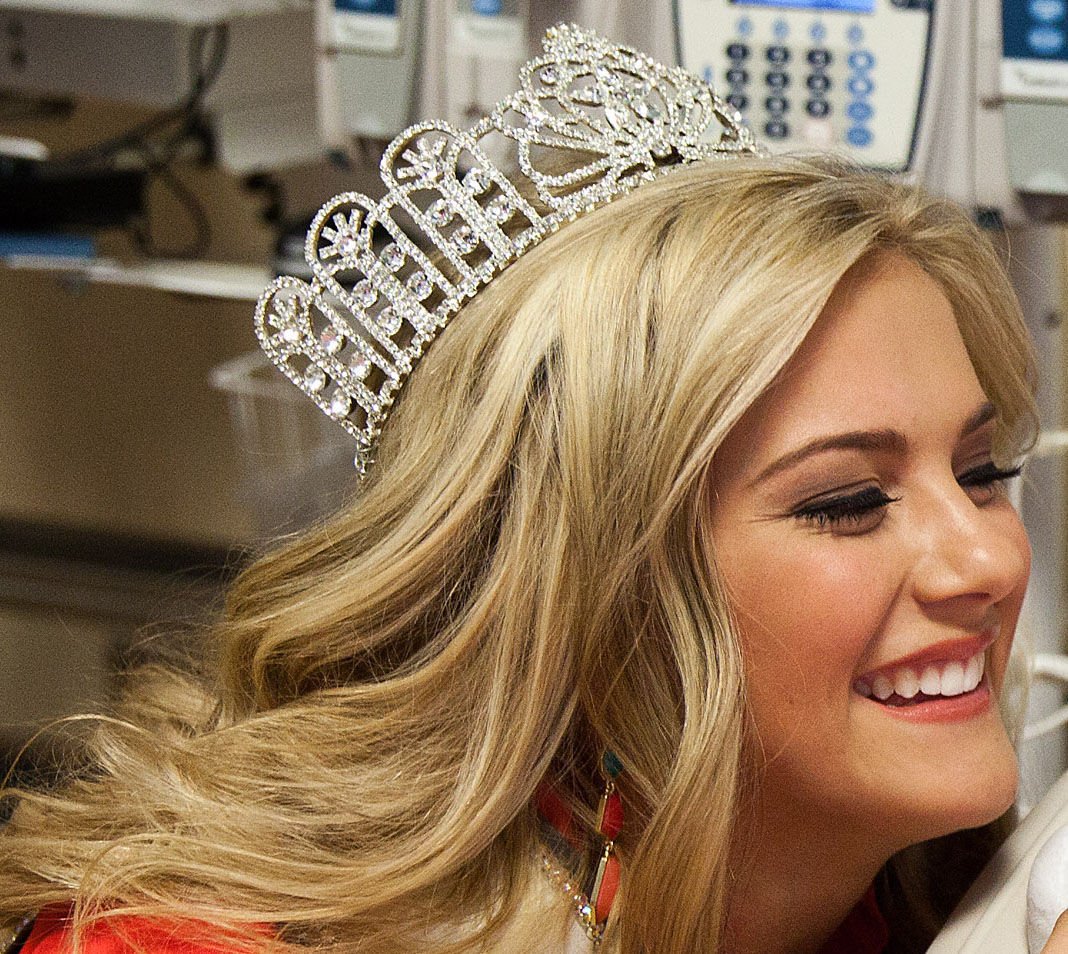 Omaha Native Sarah Rose Summers Crowned Miss Nebraska Usa State