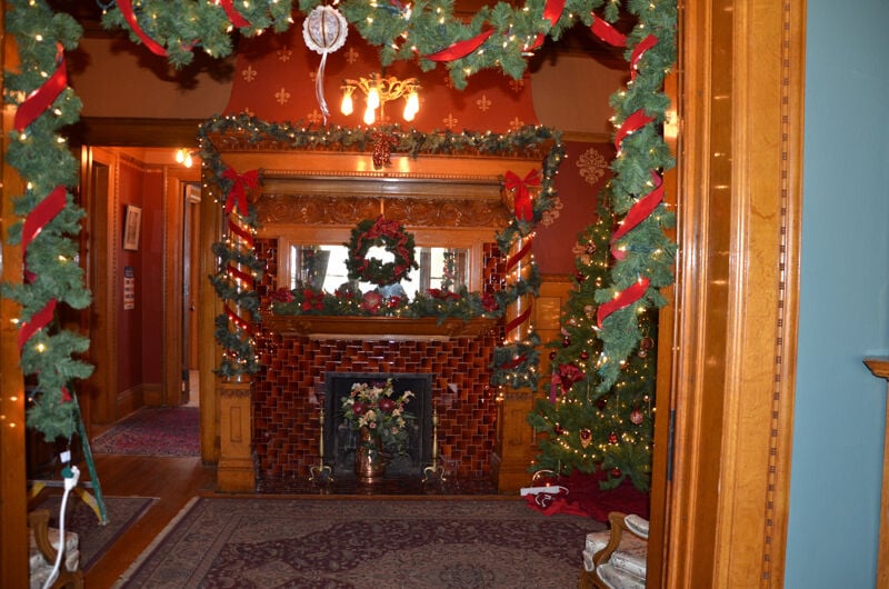 Frank House decked out in 1890s holiday decor | Local News | kearneyhub.com