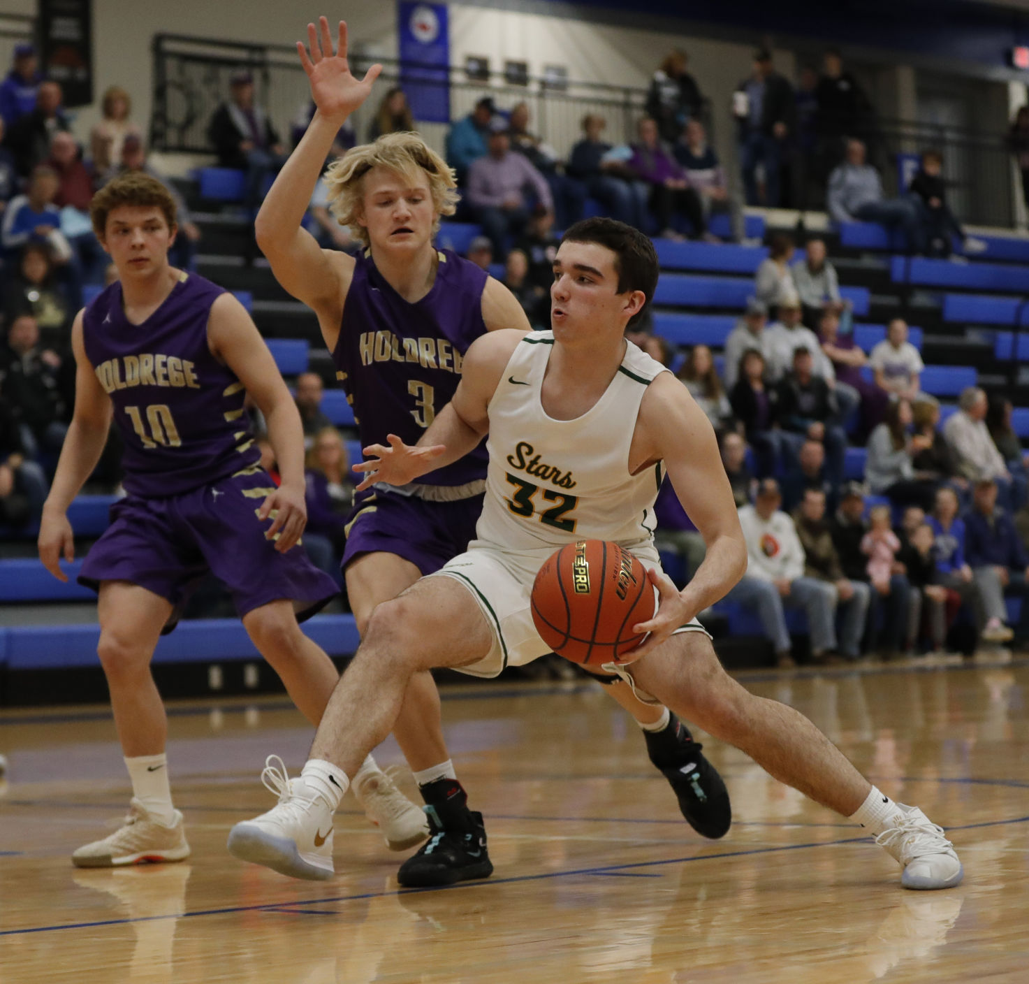 Stars top Holdrege to win subdistrict title