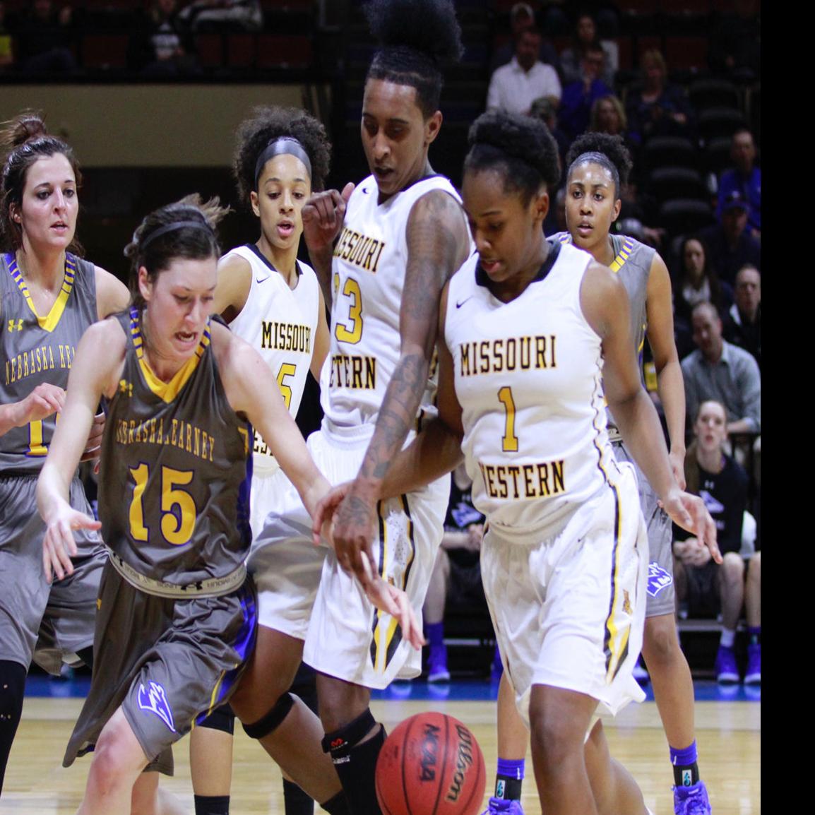 11 Point Third Quarter Proves Costly For Lopers In Miaa Loss Unk