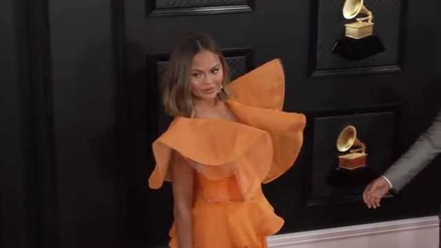 Chrissy Teigen apologizes for her cyberbullying ...