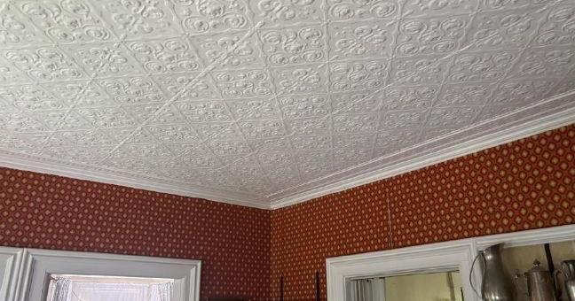 Tin Ceiling… Rusted!��