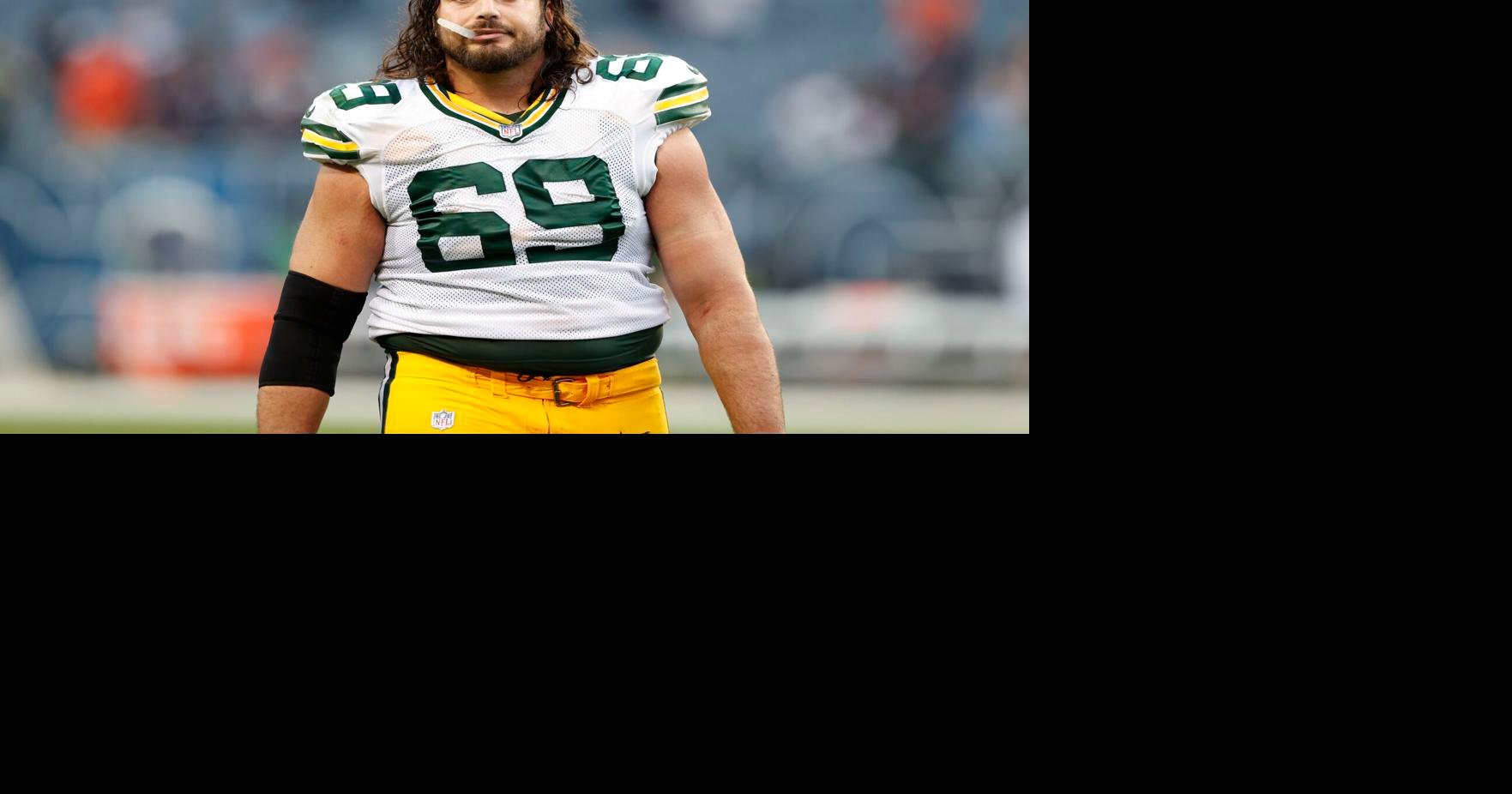 Packers' David Bakhtiari returns as teammates wear customized T-shirts