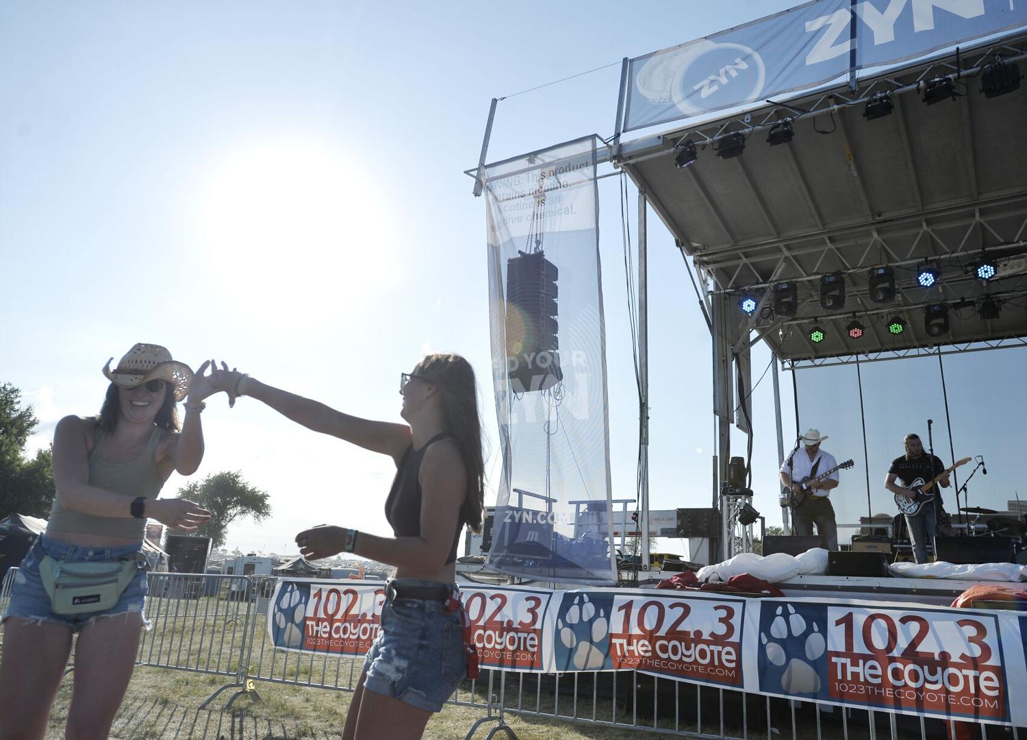 Country Thunder music festival kicks off smoothly in Randall