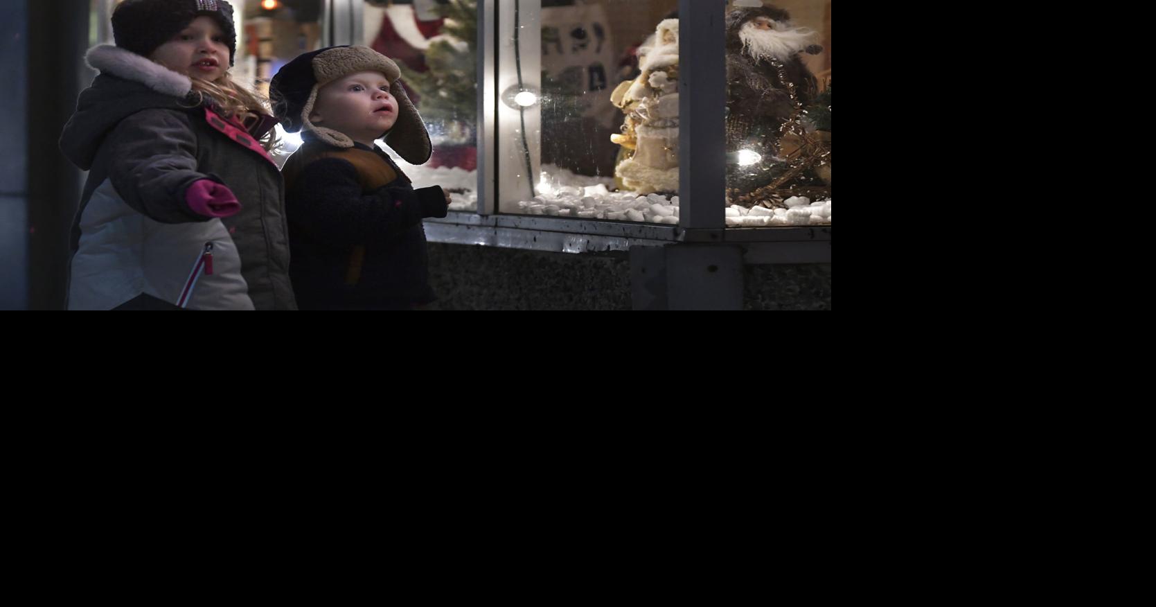 City of Kenosha encourages residents to come out for holiday tree