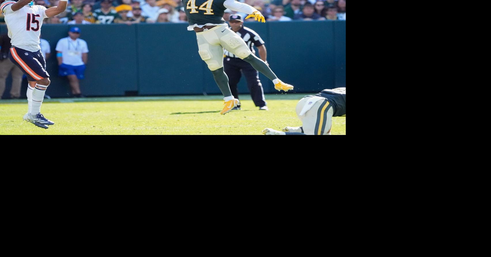 Green Bay Packers linebacker Zaire Franklin (44) breaks up a pass intended for Chicago Bears wide receiver Rome Odunze (15) on
