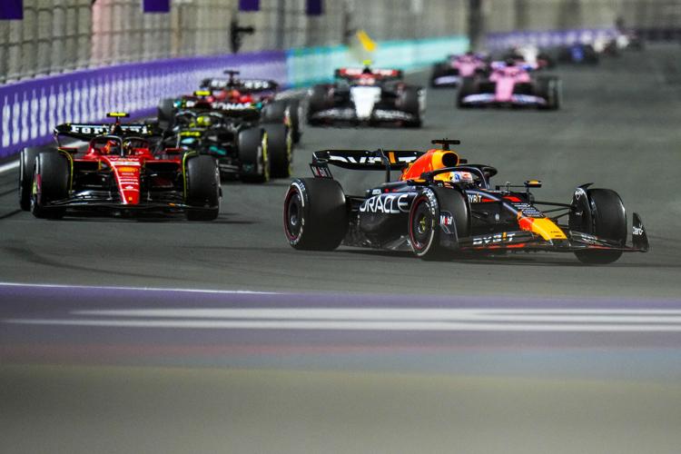 Verstappen will use #1 on his car in 2022 if he wins F1 title