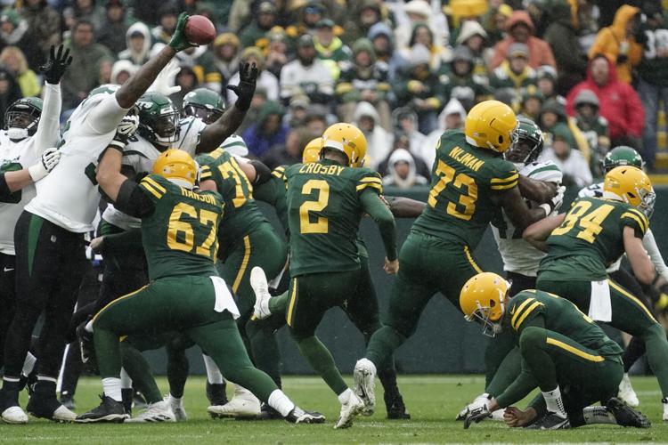 Jets' Sauce Gardner Parades Around Lambeau Field With Cheesehead