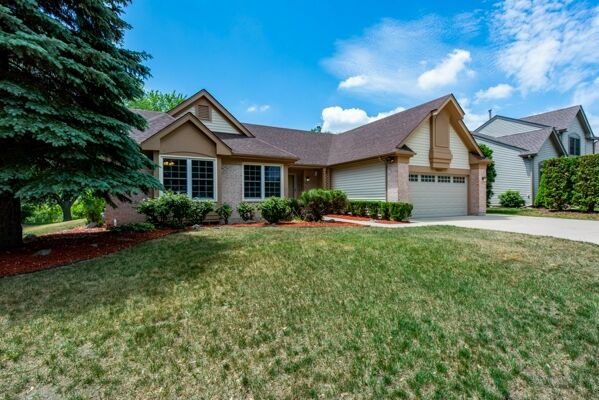 4 Bedroom Home in Gurnee - $349,000