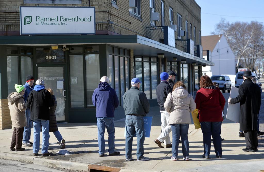 40 Days For Life Brings Its Anti Abortion Message To Kenosha Local News Kenoshanews Com