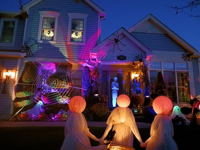 Halloween 2022 Kenosha area lights up